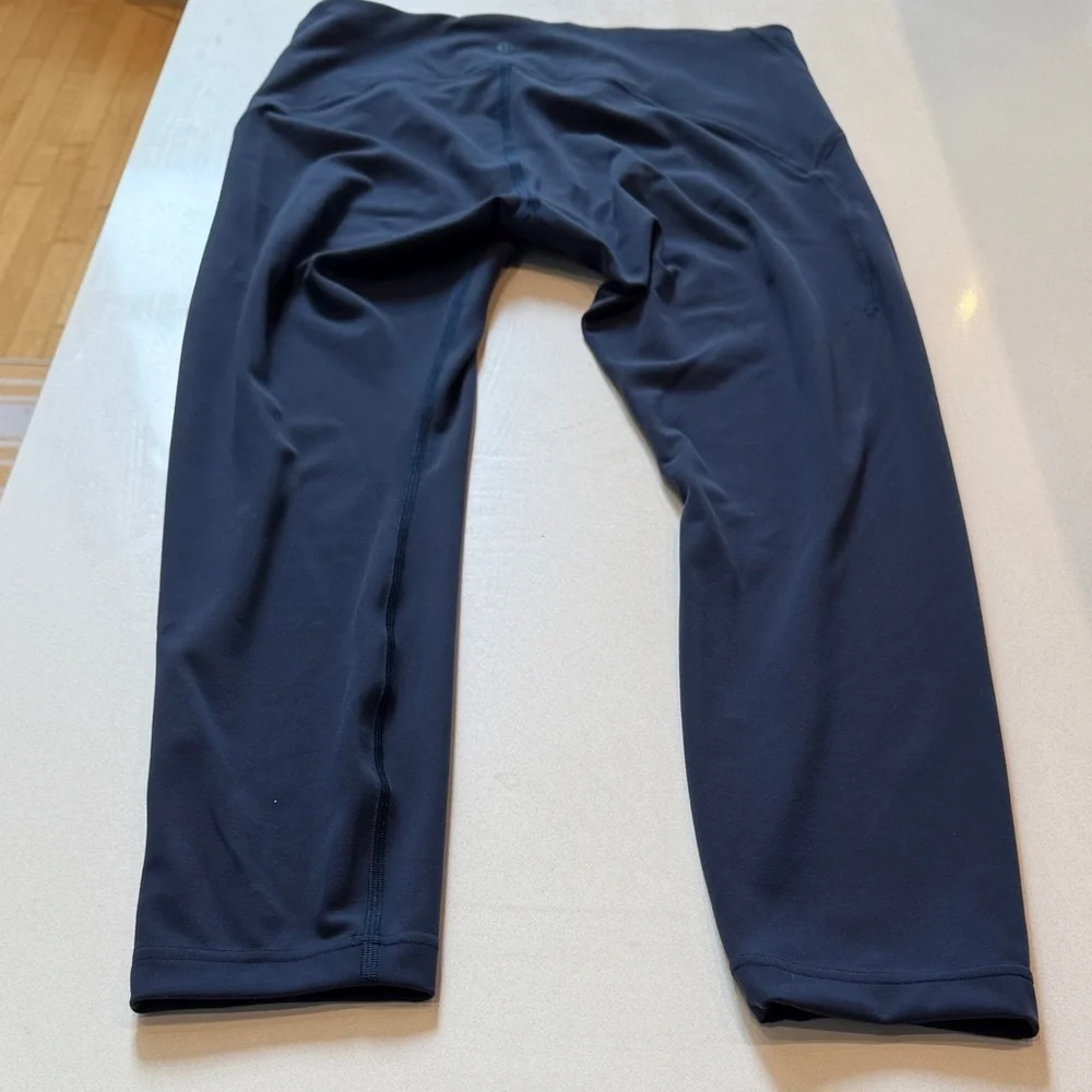 Lululemon Cropped Navy Leggings with Rare Pineapple Detail, EUC, Size 12